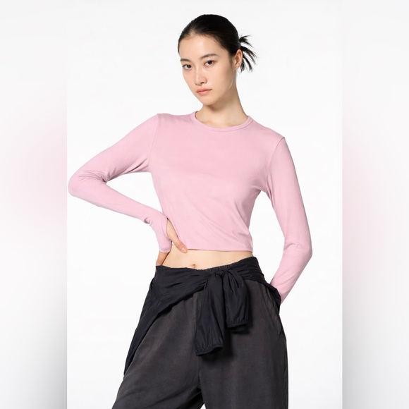Uniqlo Tops - Uniqlo Ultra Stretch AIRism Cropped T-Shirt Long Sleeve pink